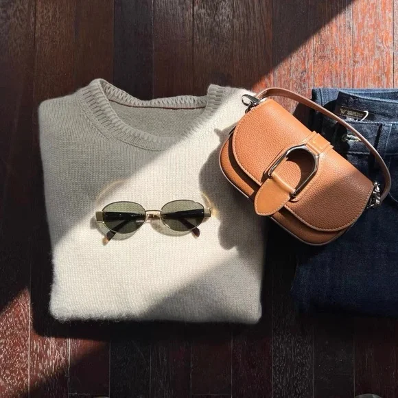 Unisex 100% cashmere crew neck sweater size M